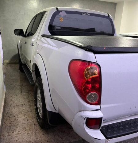 
								Mitsubishi L200 full									