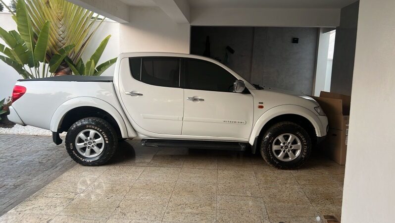 
								Mitsubishi L200 full									